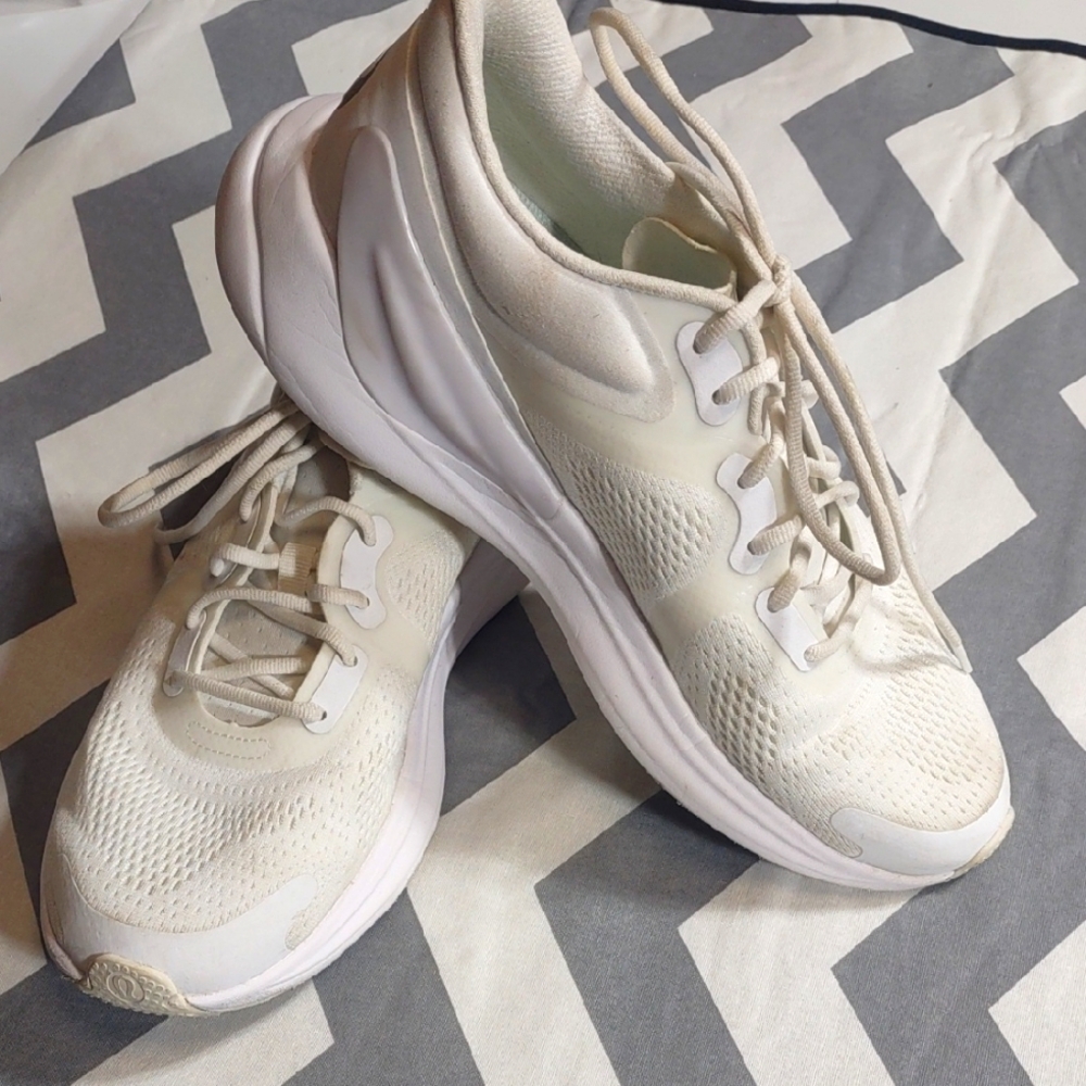 Women's White Lululemon Bliss Feel Run Sneakers size 9.5 medium